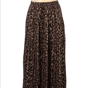 Banana Republic Animal print skirt- excellent condition